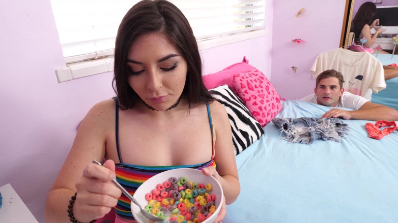 Doghouse Digital: Sora vitregă are nevoie de o pulă mare