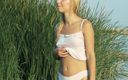 Denudeart: Красива блондинка модель лоза на пляжі