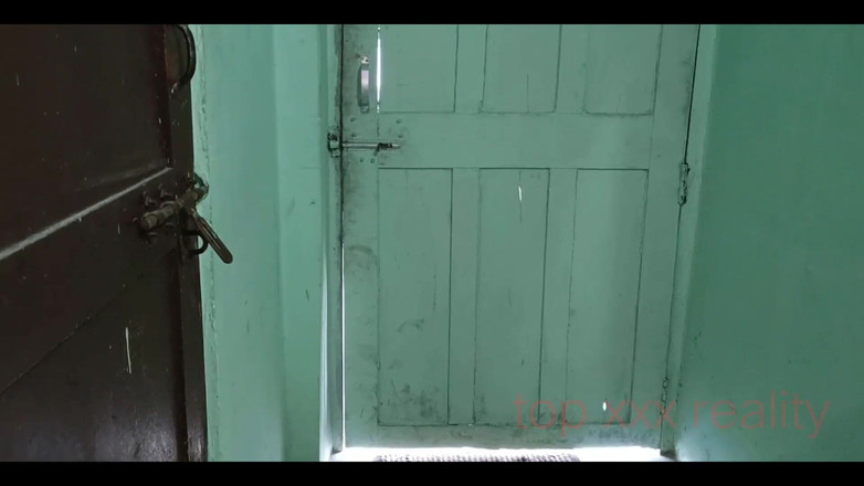 Desi Club House: Fratellastro indiano &amp; sorellastra XXX scopano Red Saree dopo il marito...