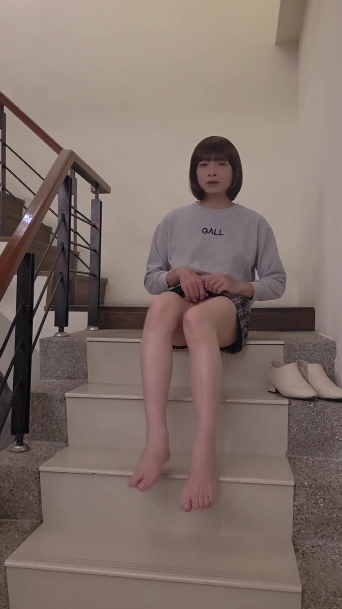 Taiwancdgirl: Bolehkah awak tolong saya menukar kasut saya? Kaki Saya Perlu...