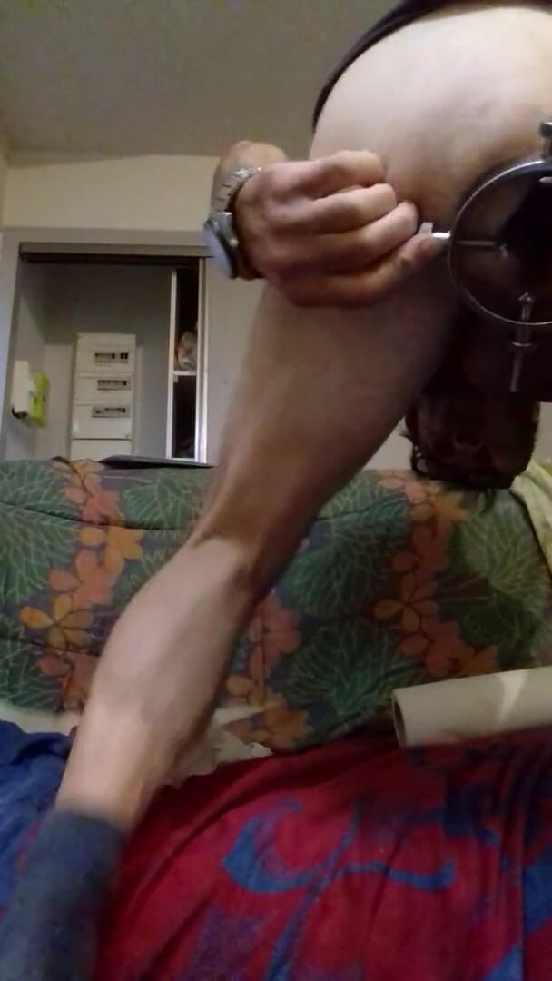 Charlotin: Stretching my ass with speculum