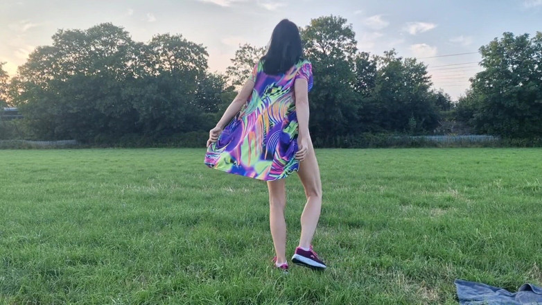 Nicky Brill: Nackte Abenteuer Im Freien