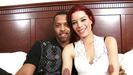 Homegrown Video: Si rambut merah kurus menjadi gila karena pacarnya bbc