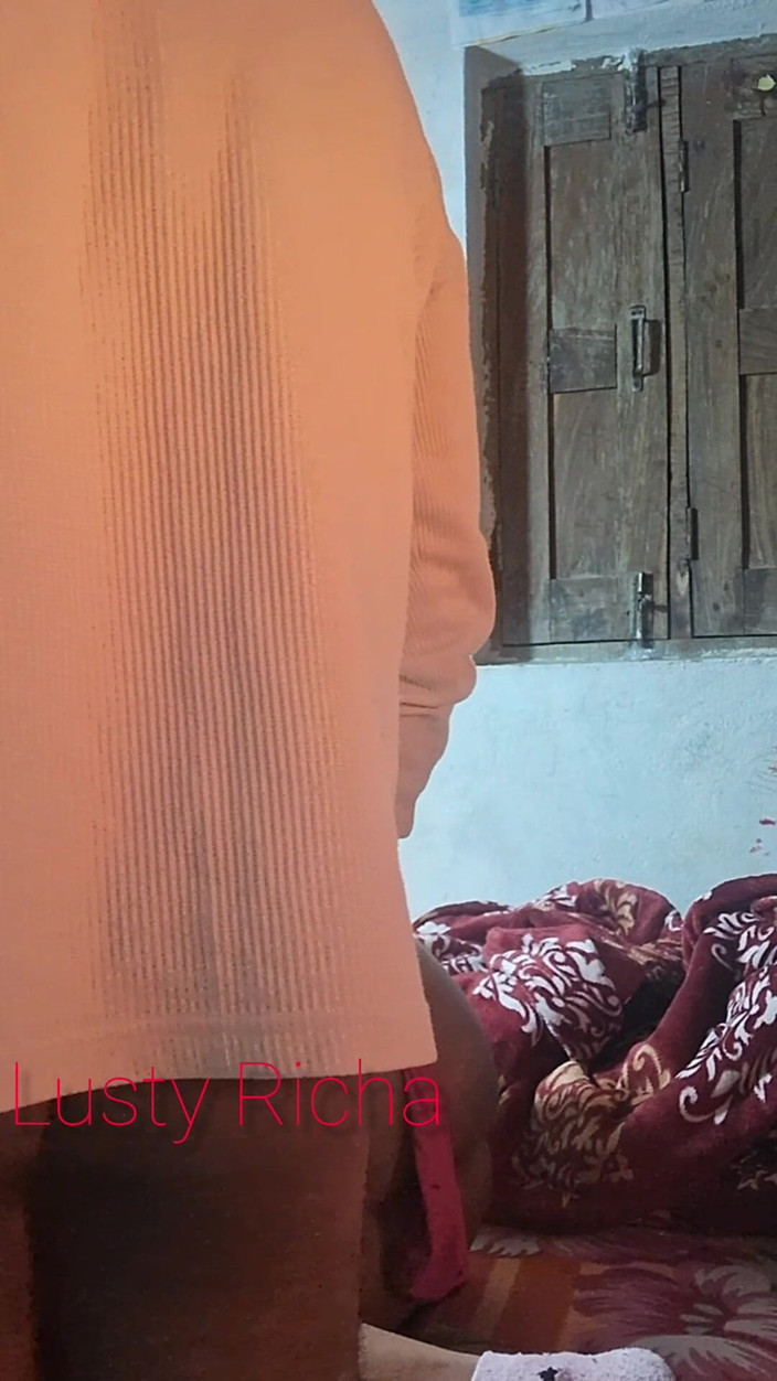 Lusty Richa: Mi-am lăsat vecina sexy noaptea fără să știu