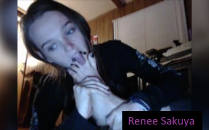 Renee Sakuya: Černý lak na nehty sání prstu