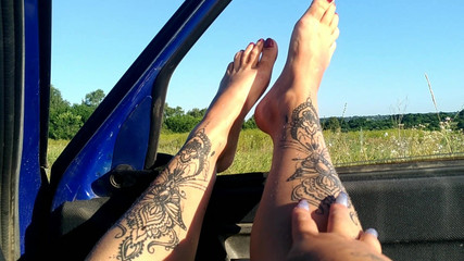 LizAngel: Fetish kaki di alam terbuka