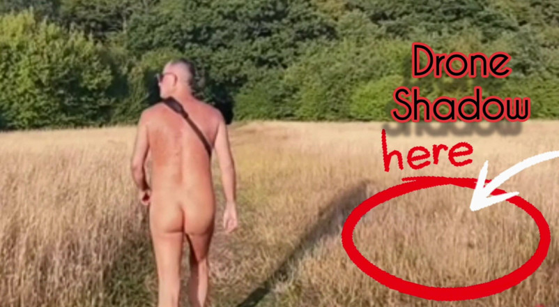 MaleModel: Veřejná nahá chůze