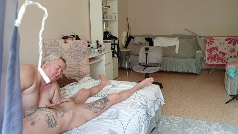 Zona901: Vecina goală cu țâțe mari suge și îmi masturbează pula până când sperma își...