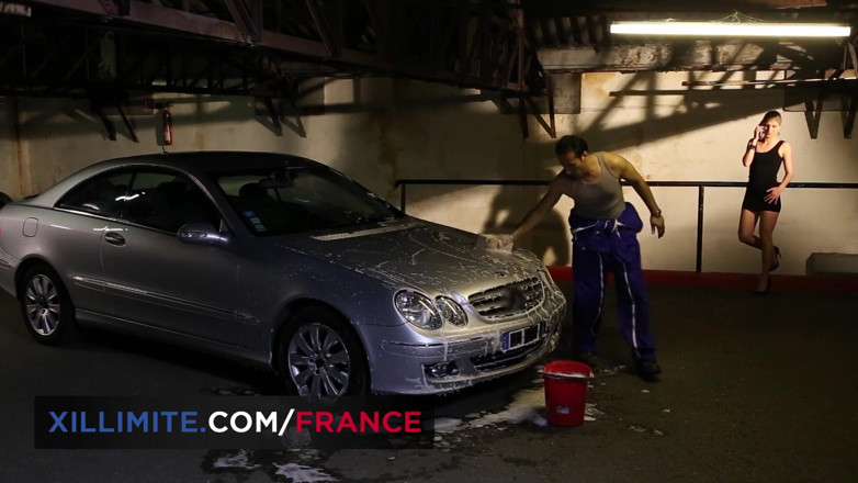 Made In France: hot sunahre baalon vaali apni kaar dhone vaale larke ko...