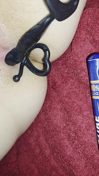 Ana Liz stopft ihr hungriges arschloch und dehnt ihre enge muschi mit ihren Fingern und kommt nacheinander.