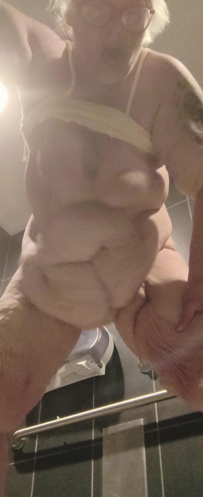 HerculesnVENUS: Se att du kommer att se är den här kåta slampan...