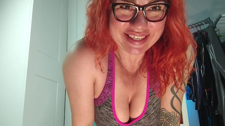 Ella Kross: Masturbando meus pés suados e deliciosa saliva hd mp4