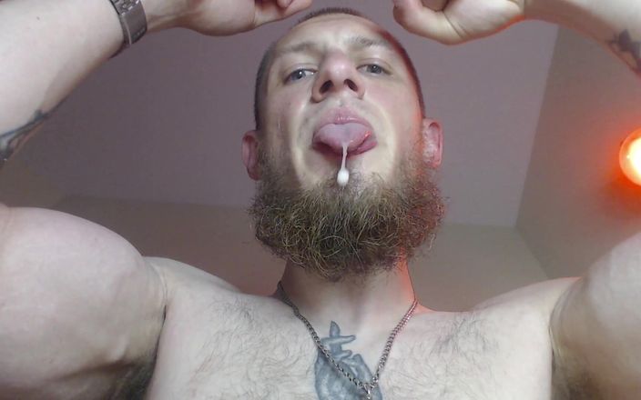 Hunky time: М'язистий самець домінує, плює і має волохаті пахви