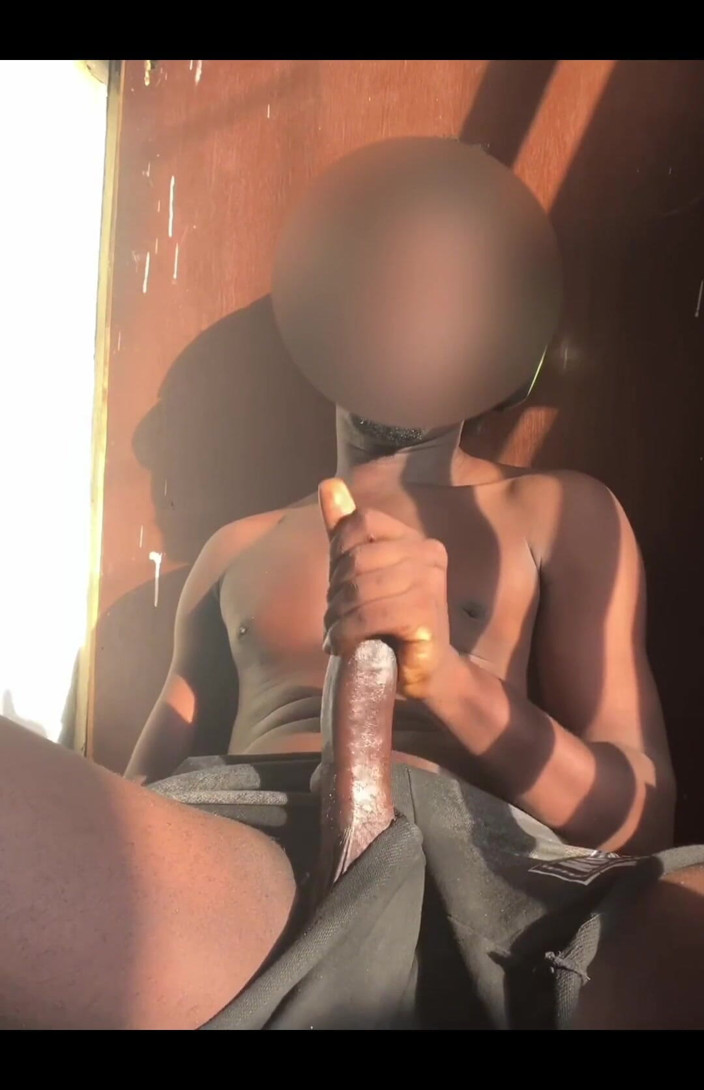 X Pierce solo: Bắn tinh trong ánh nắng mặt trời