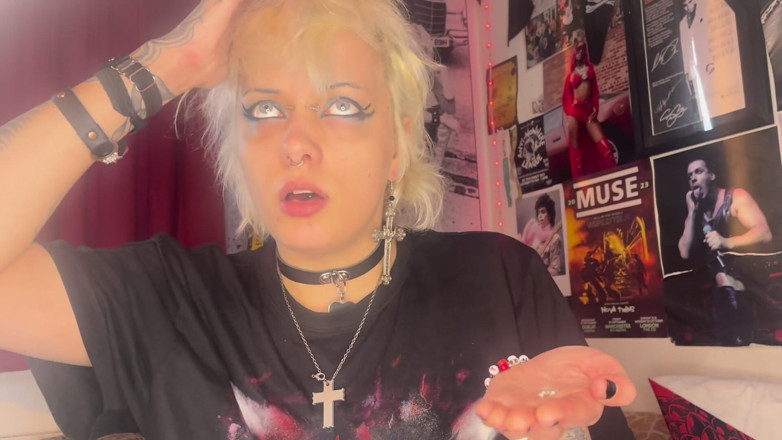 Glitterqueen1999: 2 Tiny Men Snuck Into My Smoothie! Giantess Swallowing