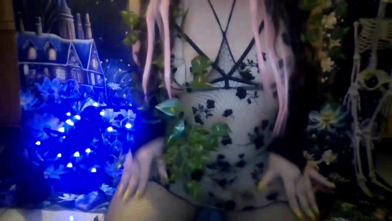 AsiaLuvDoll: Bataklık cadısı seni saksosuna içiriyor, sikişme seansı yapmak için sihirli...