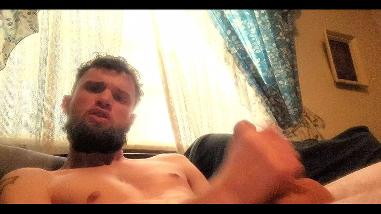 TalenJames: Ev arkadaşım eve gelmeden önce yatak odasında sikişiyorum