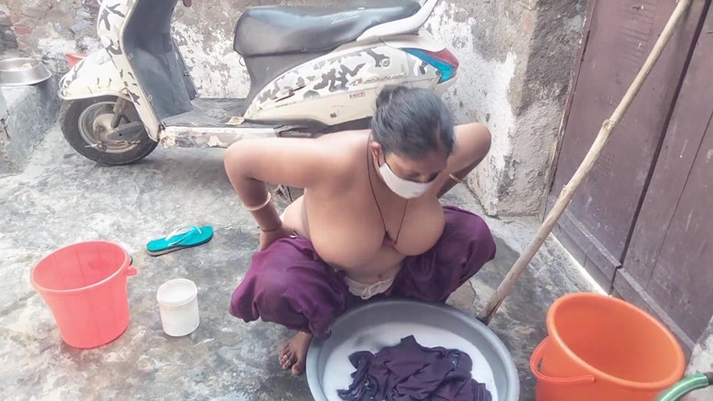 Yourgeeta8899: Ho visto la bella giovane sorellastra mentre si lavava di...