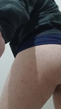Vzal jsem staré spodní prádlo Nevlastního otce, aby uniklo video