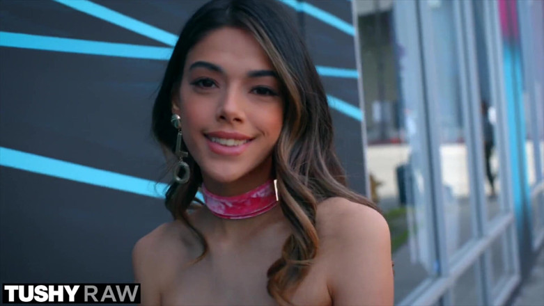 Tushyraw: TUSHYRAW - Elle n'en a jamais assez de gaping, quoi qu'il...