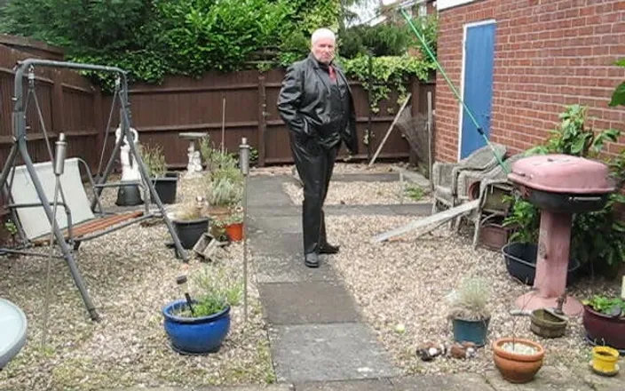 Leatherman63: Leather Suit