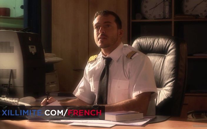 French girls at work: Четвірка в кабіні аеропорту