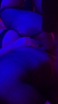 Romantický pomalý sex se nakonec ukázal jako hardcore drsný sex