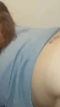 Grande cazzo nero mi martella duro e profondo gemendo a pecorina
