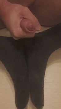 내 검은 양말 좀 신고