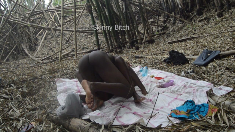 Skinny Bitch: Sexo en el bosque al aire libre