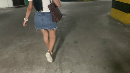 SENSESEX: Telecamera on donna che mostra la biancheria intima