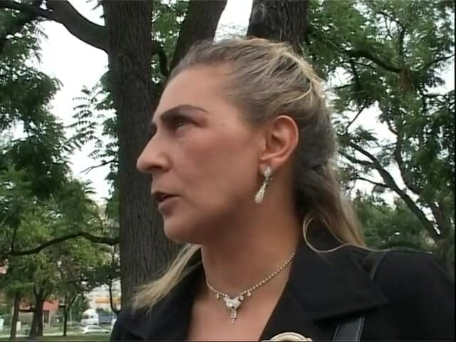 Old PIGS XXX: Зріла домогосподарка полює на молодого члена