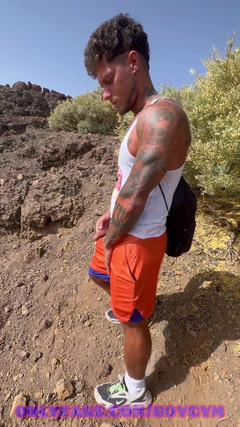 BoyGym: Orang menemukanku kencing di hutan