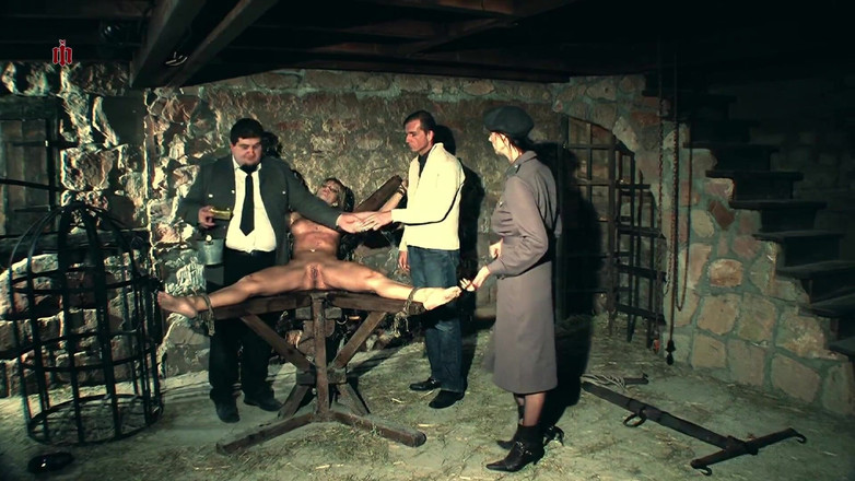 Inquisition and prison world: Ребекка - похотливую шлюху привязывают к стульчику и щекочут до крайности