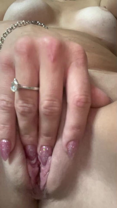 Somebody for you: Más caliente milf recién metida dedeándose