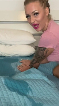 Pussy Stretching and Playing with a Hot Teen!