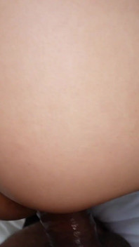 Japonesa femboy Zex follada y cubierta de esperma por enorme polla extranjera