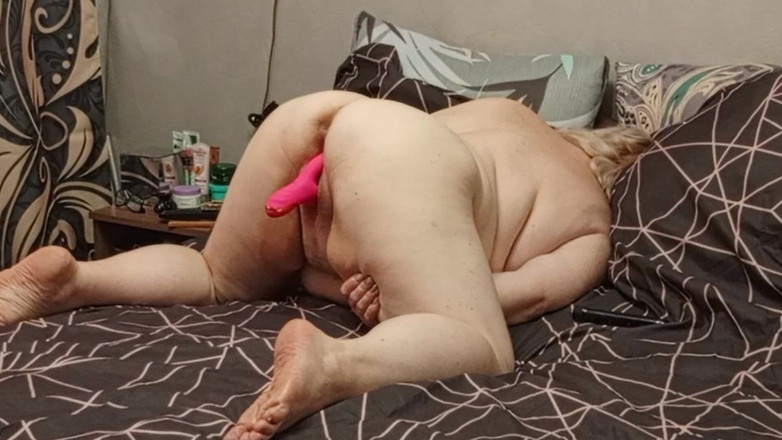 Zona901: 裸の継母が膣をマスターベーション