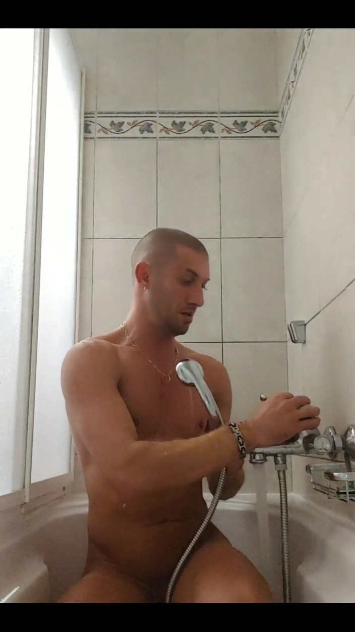 Boy jerking off: Время душа