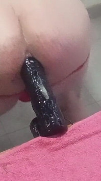 Sunt atât de excitată și vreau doar să mă fut foarte adânc