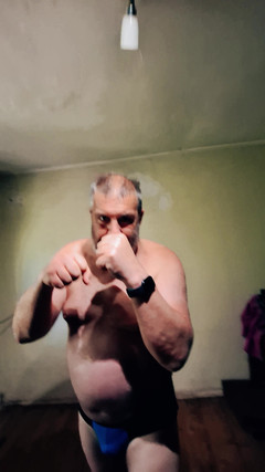 Punchbagplz: (untuk Bersenang-senang) Pertarungan POV: Si Petinju Silver Daddy - Seks Submision...