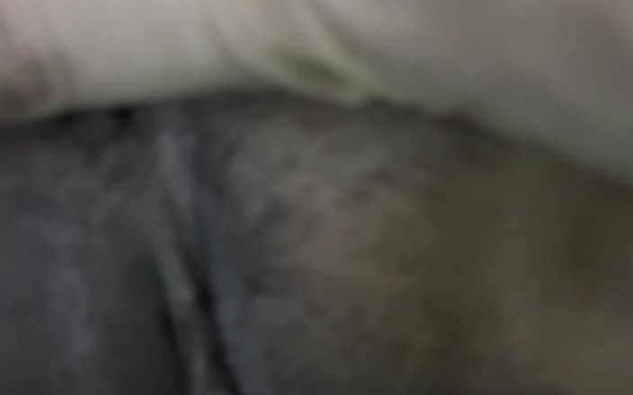Sandrapikku: Je perce la chatte de ma demi-sœur pendant que personne...