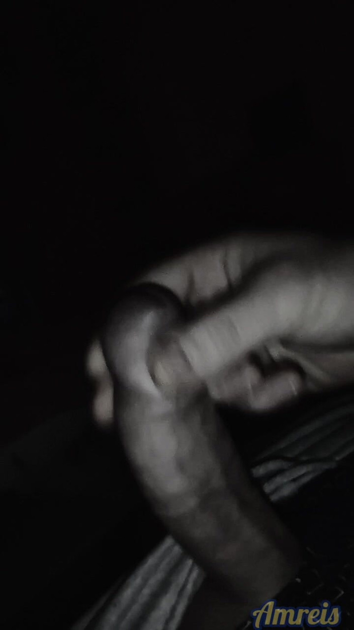 Amreis: Pozdní noc mrdka. klouzání předkožky na čůráka. Zblízka orgasmus.