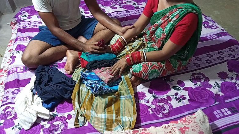 FireeCouple: Mañana me kapde bechne wali garib ladki ko pese dekar...