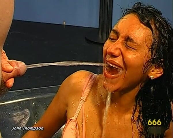 Piss Lover: Piss Loving Bukkake Babes w kompilacji Ggg John Thompson