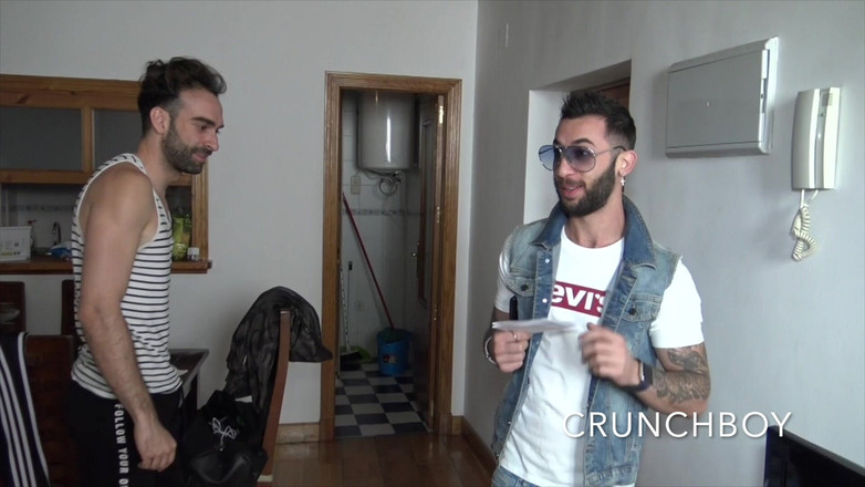 THE BIG BULGE STUDIO: 2492 francuski chłopak zerżnięty w Madrycie przez 2 Seyx Boys