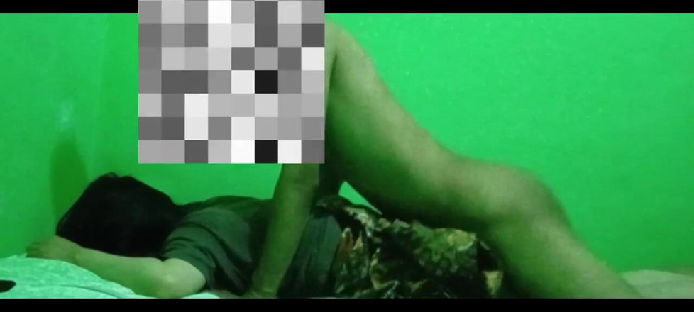 Famly sex: Řekni mé nevlastní sestře, aby se o ni starala, zatímco...