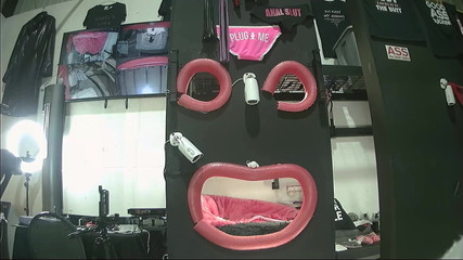 There is no safeword: ストーリーにストラップを掛ける - グローリーホールを使用せずに - どちらもグローリーホールの中でターンを得る