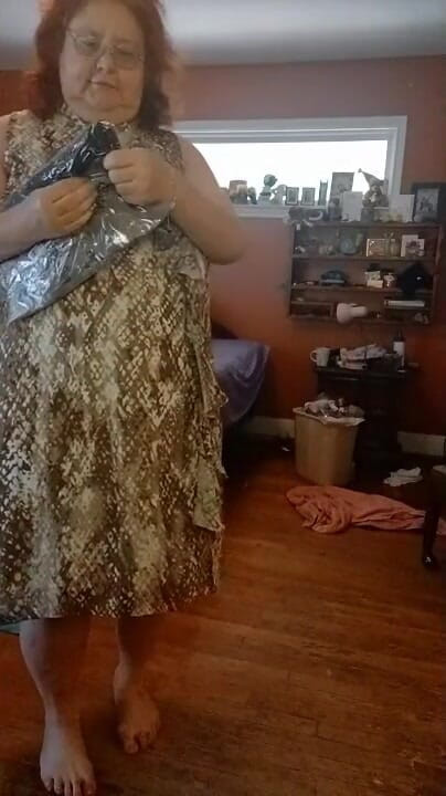 BBW nurse Vicki adventures with friends: Bagus berpakaian pagi dan penjagaan jari kaki bahagian 1
