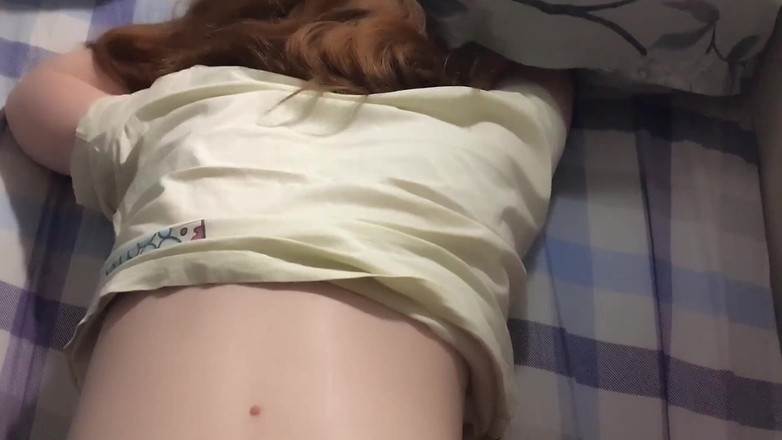 AmyHi: Real amateur, follada dura con hermanastra